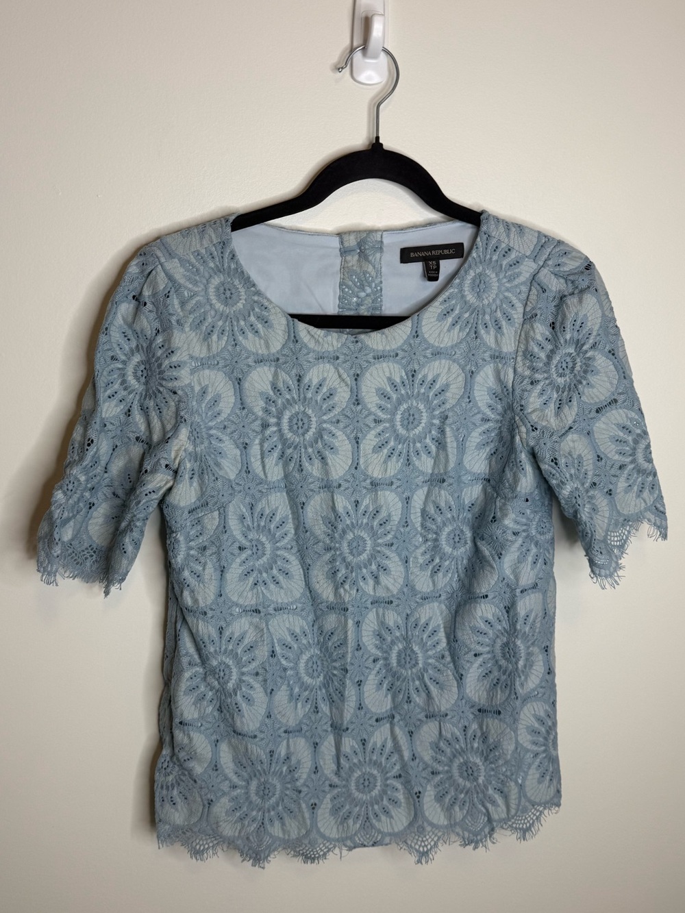 Banana Republic Powder Blue Floral Lace Blouse size xs